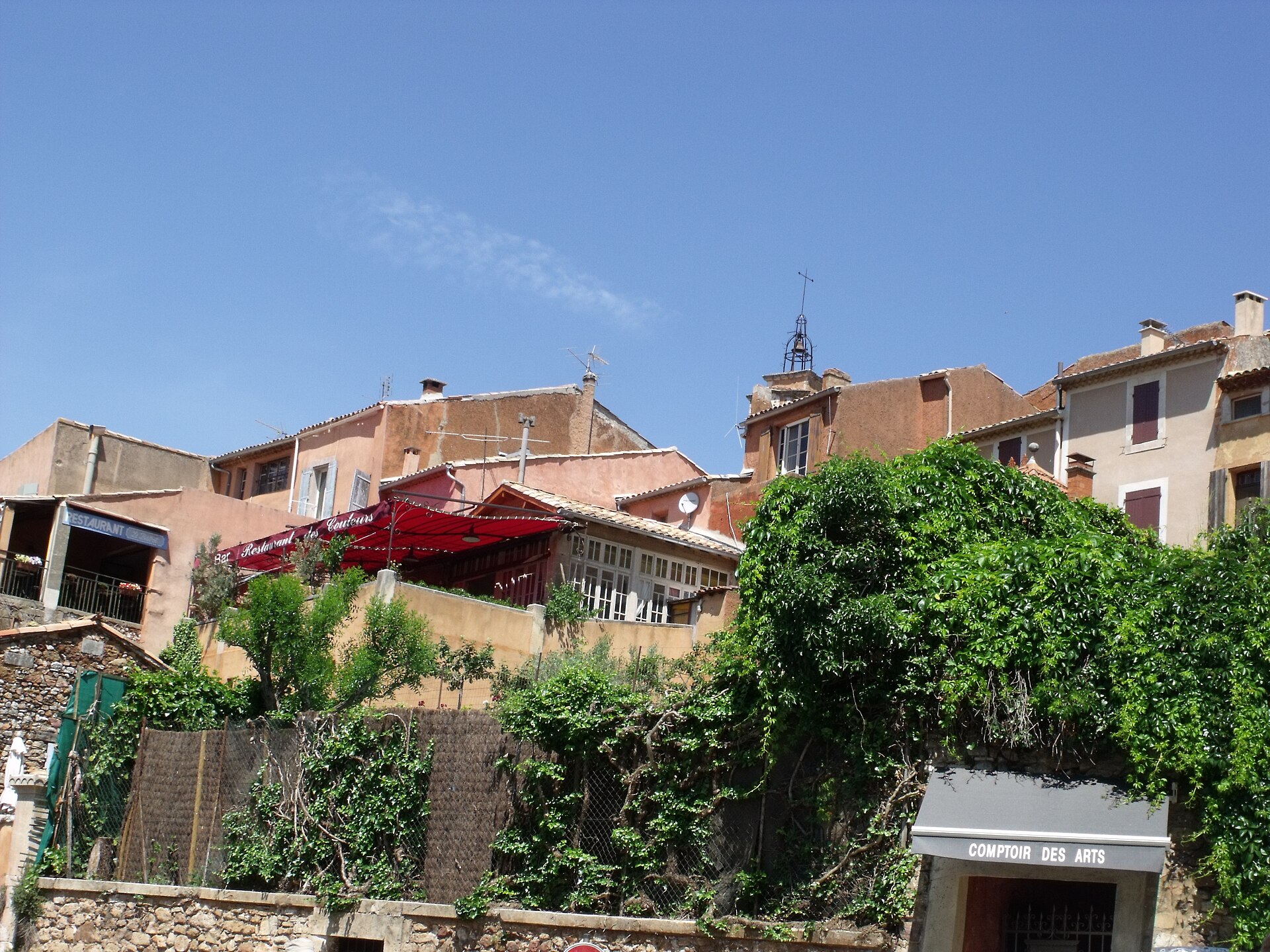 A gallery and café among the warm-coloured buildings of Roussillon